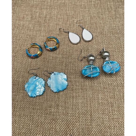 Bundle of Earrings Four Pair of Blue Colored Assorted Styles - Picture 2 of 12